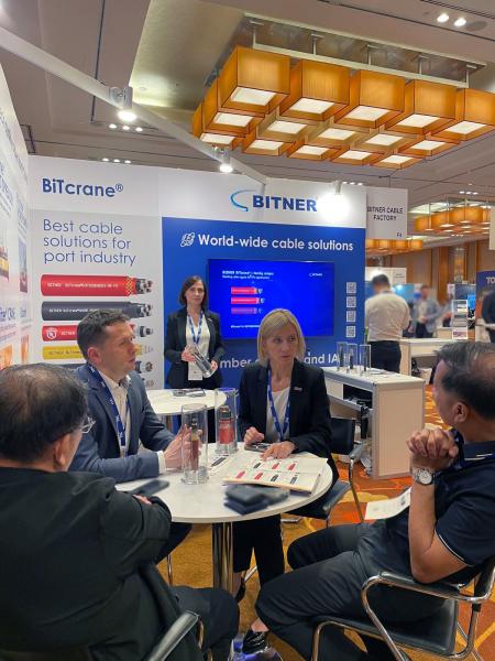 photodune-1860048-professional-team-xs